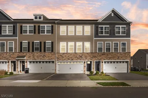 $549,999 | 69 Sister's Farmstead Rd Mount, Mount Laurel, NJ 08054