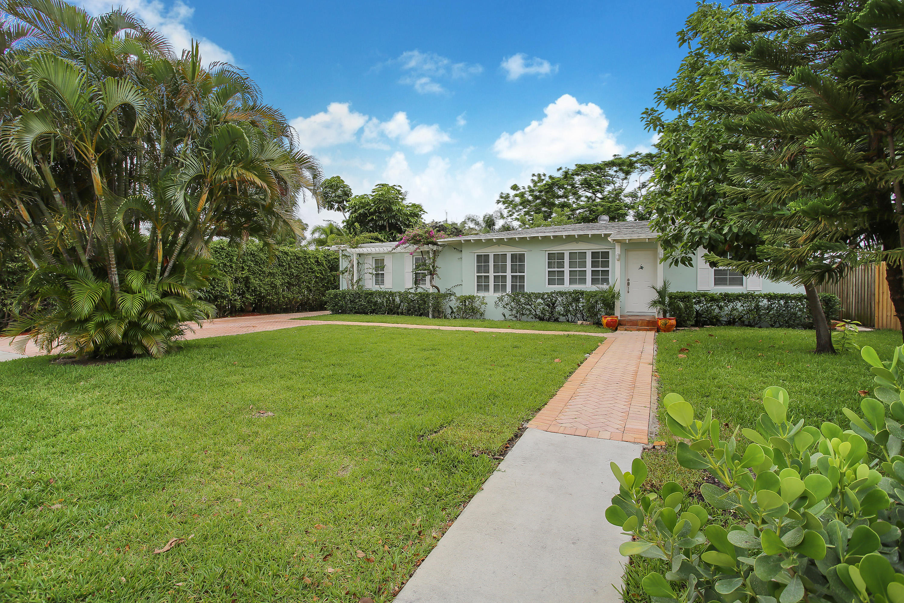 263 Northeast 12th Street Delray Beach, FL 33444 - Photo 1 of 12 zignavisual_zt0a0775