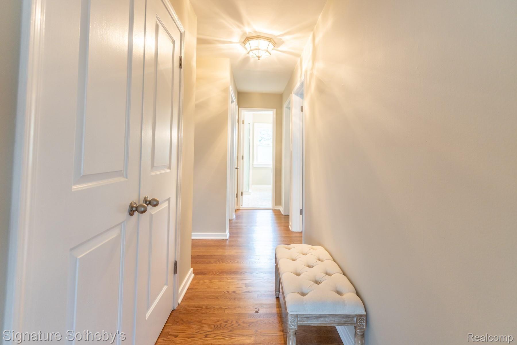 1464 South Renaud Road Grosse Pointe, MI 48236 - Photo 9 of 25 Hallway.jpg