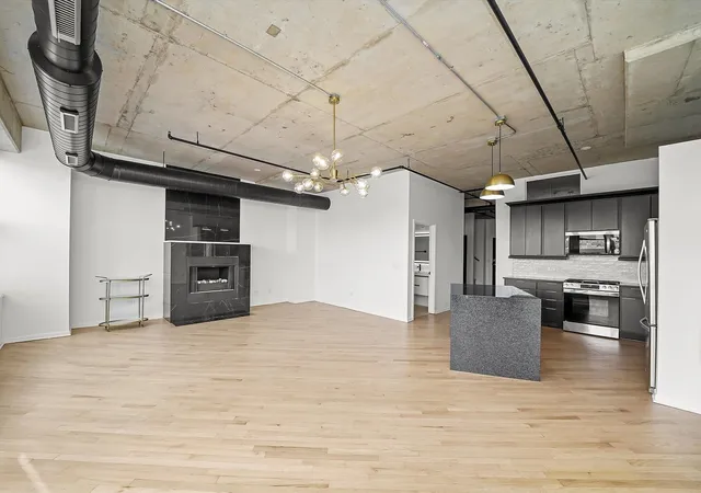 $5,500 | 6 South Laflin Street, Unit 910, Chicago, IL 60607