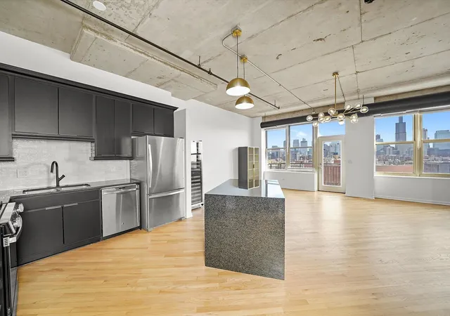 $5,500 | 6 South Laflin Street, Unit 910, Chicago, IL 60607