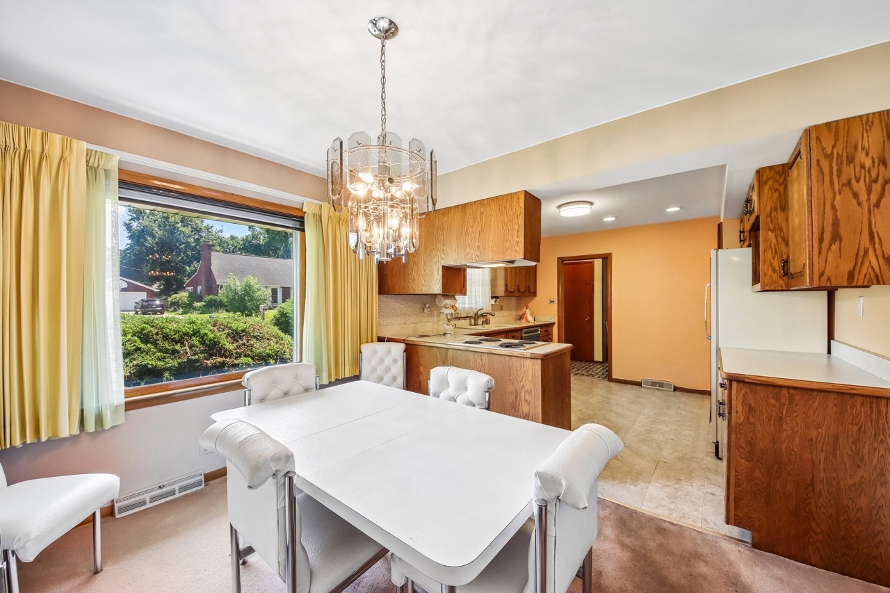 418 Highland Road Willowbrook, IL 60527 - Photo 16 of 44