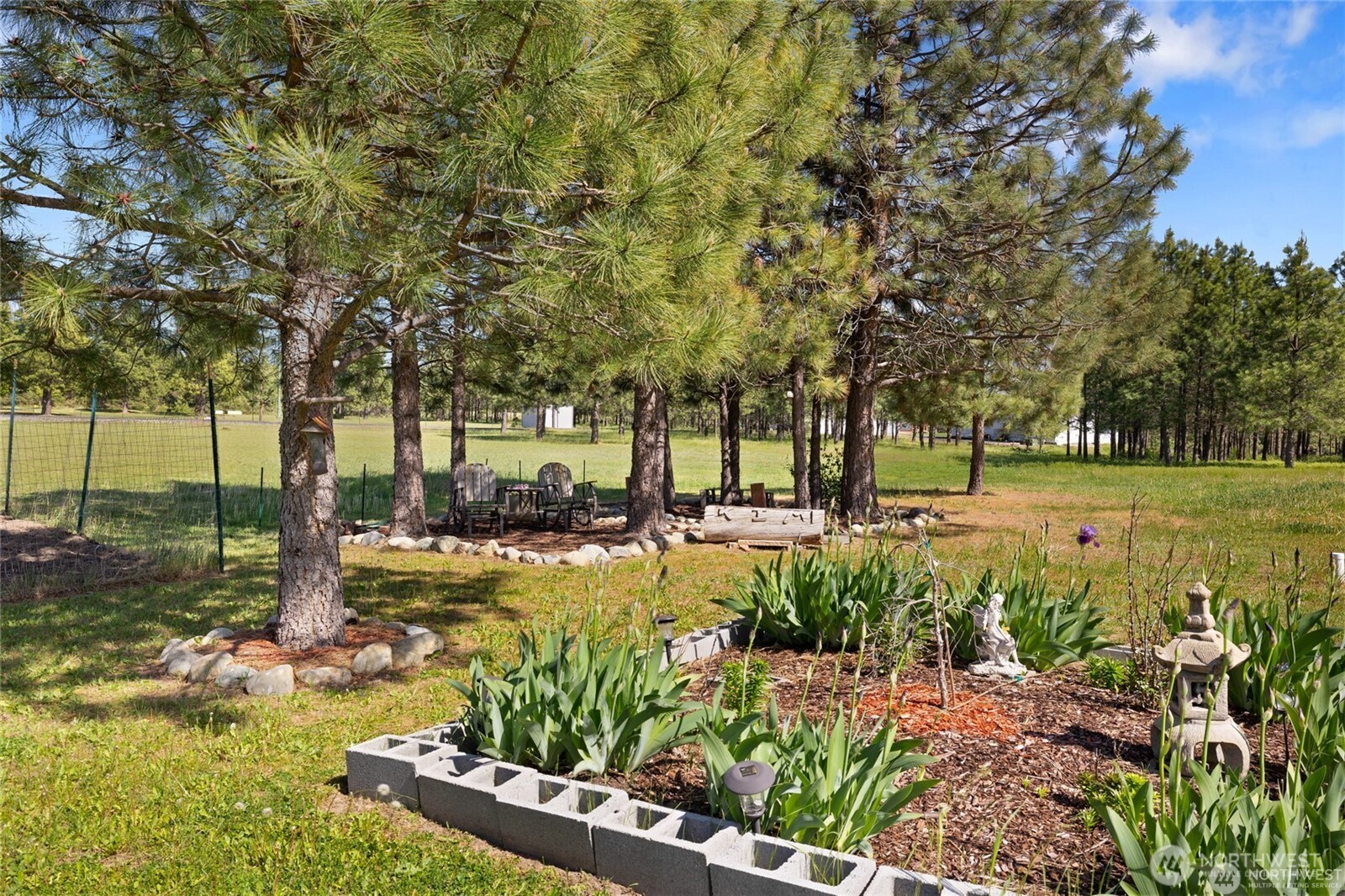 250 Danko Road Cle Elum, WA 98922 - Photo 17 of 38 a view of a garden