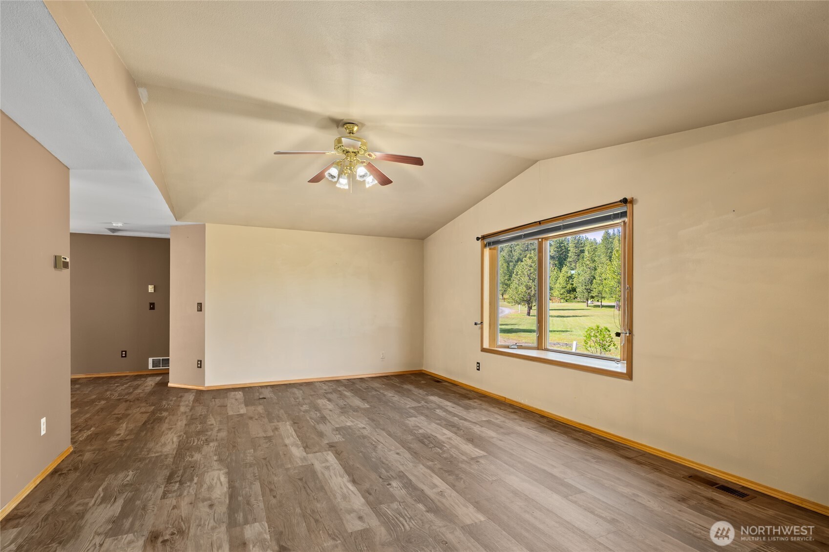 250 Danko Road Cle Elum, WA 98922 - Photo 21 of 38 wooden floor in an empty room with a window