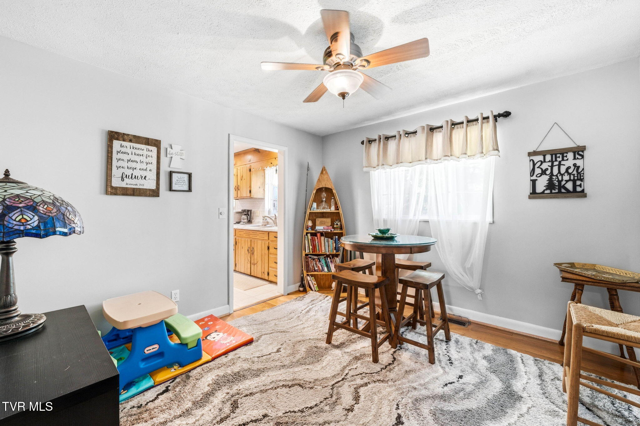 635 Robin Circle Bristol, VA 24202 - Photo 11 of 31 28-web-or-mls-635 Robin Cir-8