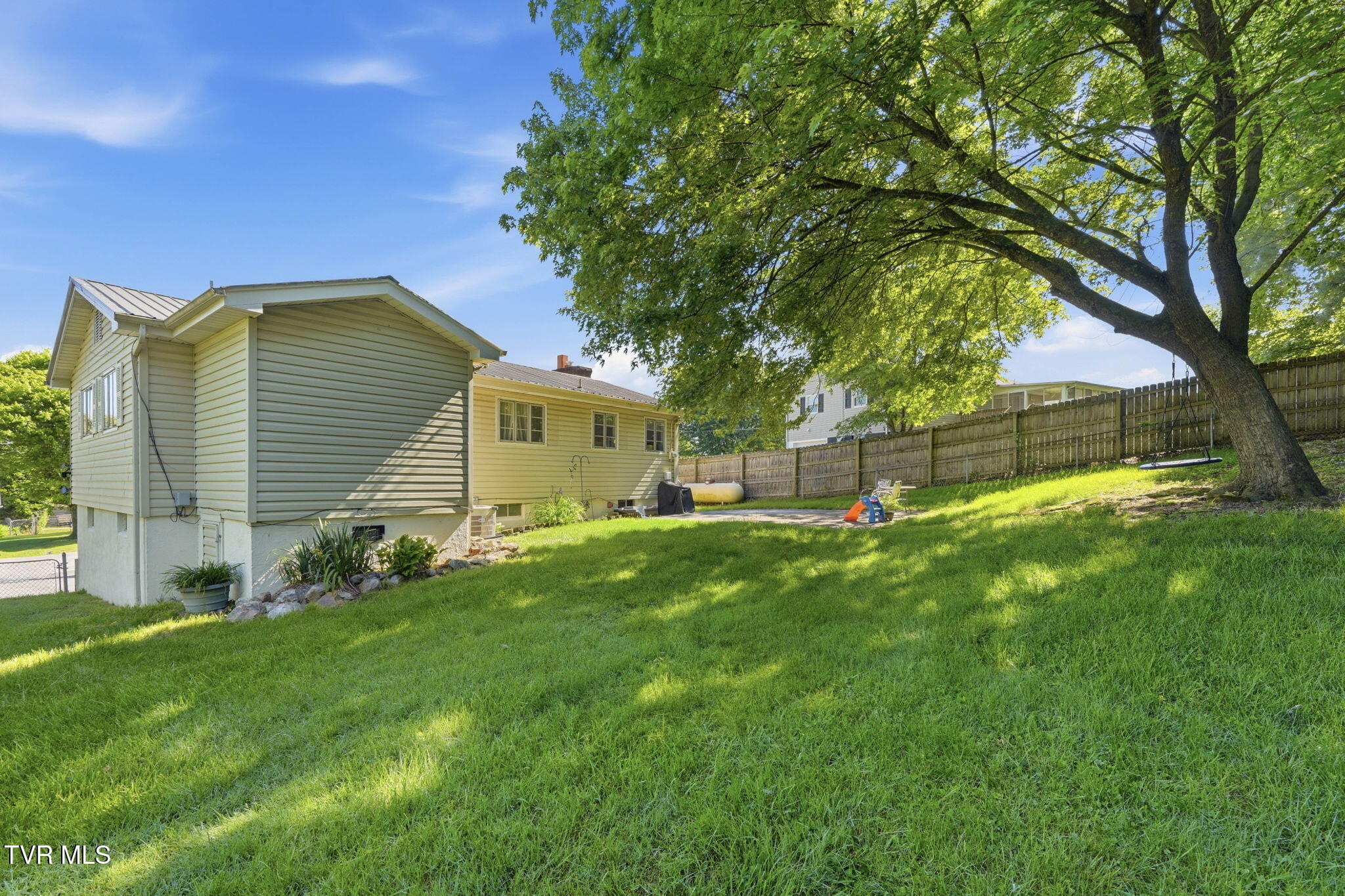 635 Robin Circle Bristol, VA 24202 - Photo 21 of 31 15-web-or-mls-635 Robin Cir-22
