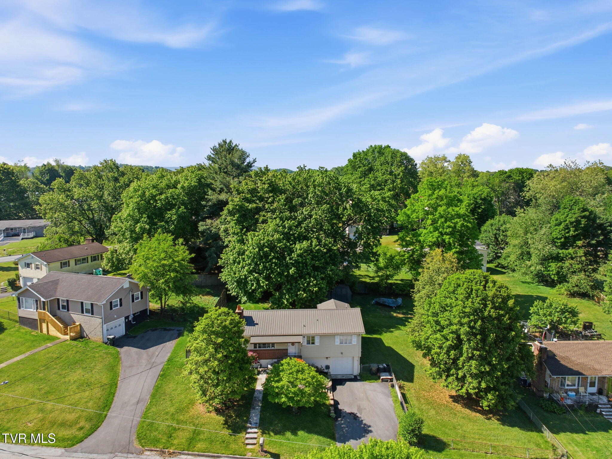 635 Robin Circle Bristol, VA 24202 - Photo 24 of 31 18-web-or-mls-635 Robin Cir-25