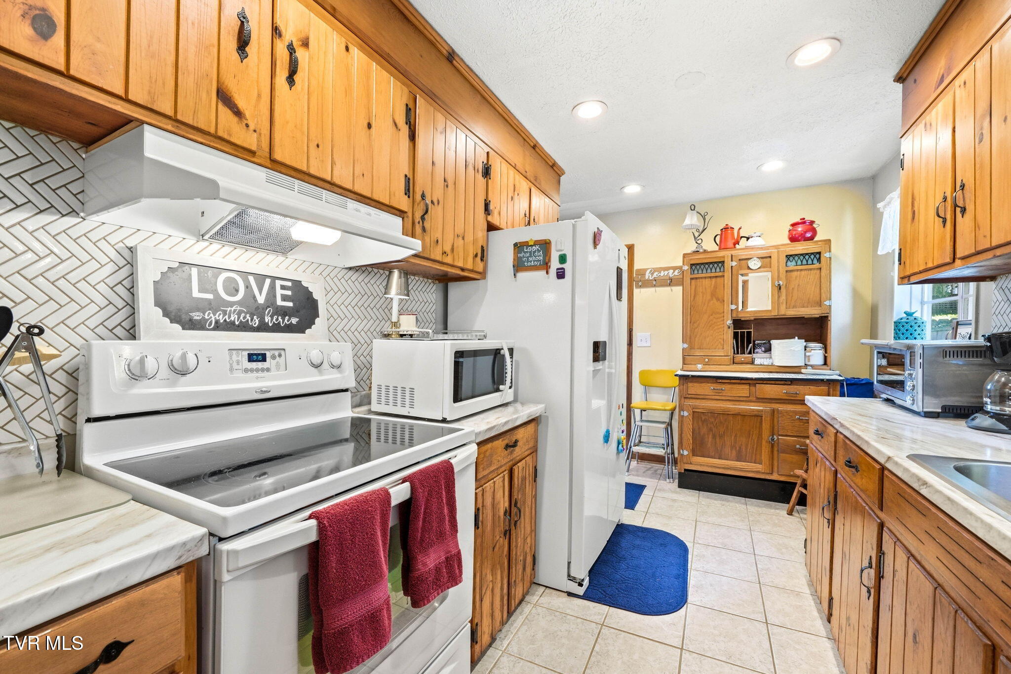 635 Robin Circle Bristol, VA 24202 - Photo 6 of 31 25-web-or-mls-635 Robin Cir-5
