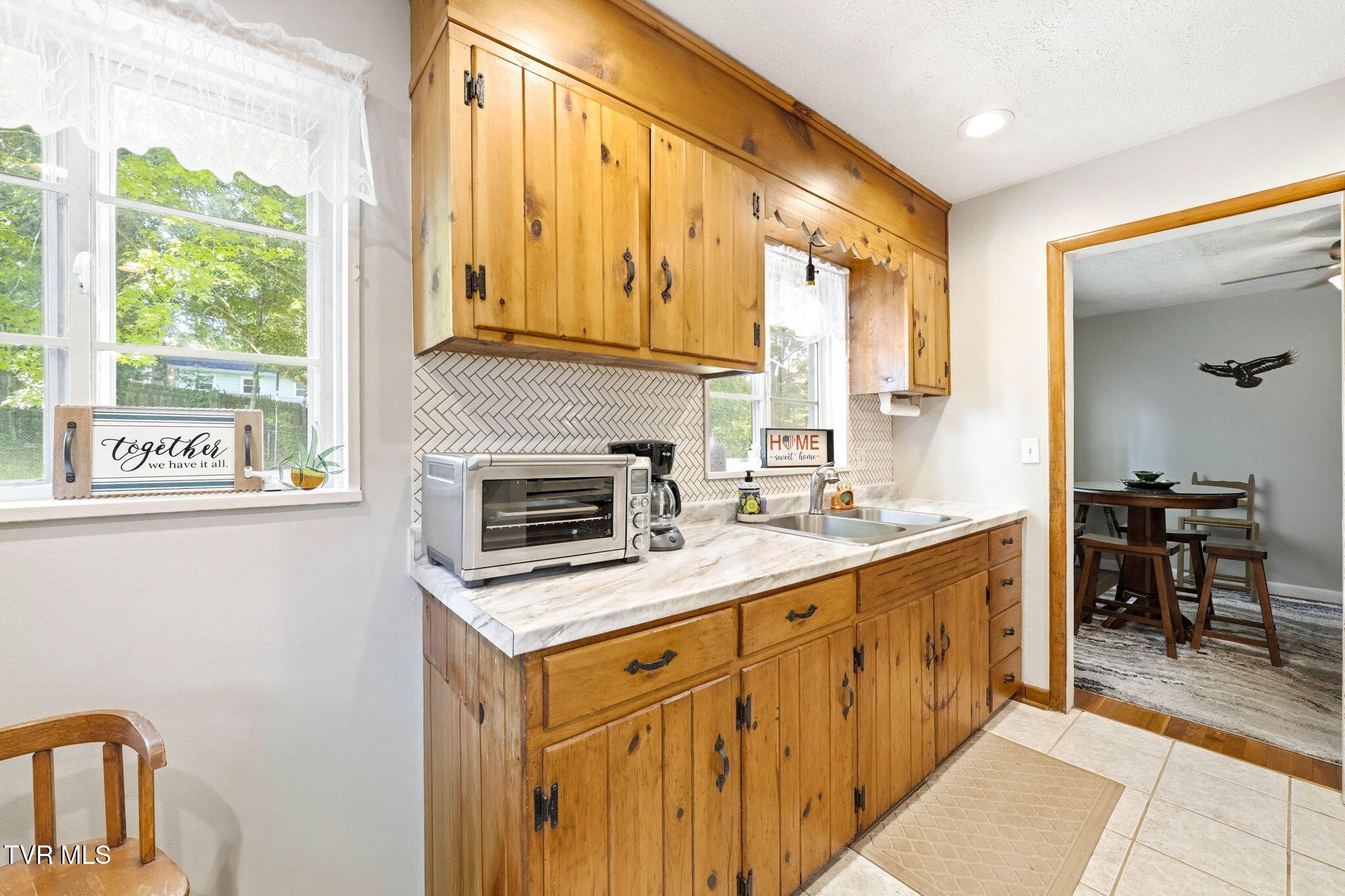 635 Robin Circle Bristol, VA 24202 - Photo 7 of 31 26-web-or-mls-635 Robin Cir-6