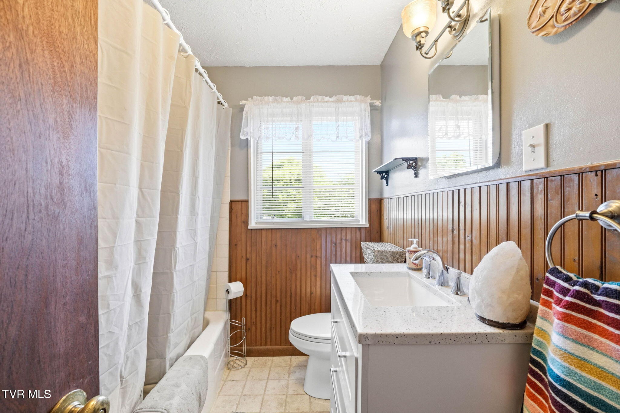 635 Robin Circle Bristol, VA 24202 - Photo 10 of 31 3-web-or-mls-635 Robin Cir-11
