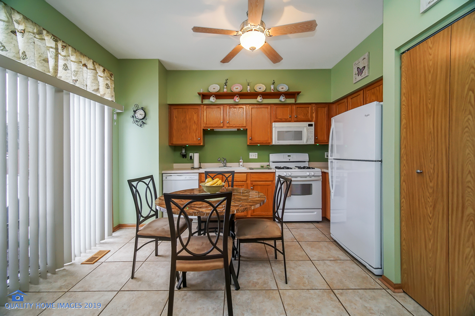 339 Reston Circle Romeoville, IL 60446 - Photo 12 of 26 a view of a dining room with furniture and a chandelier fan