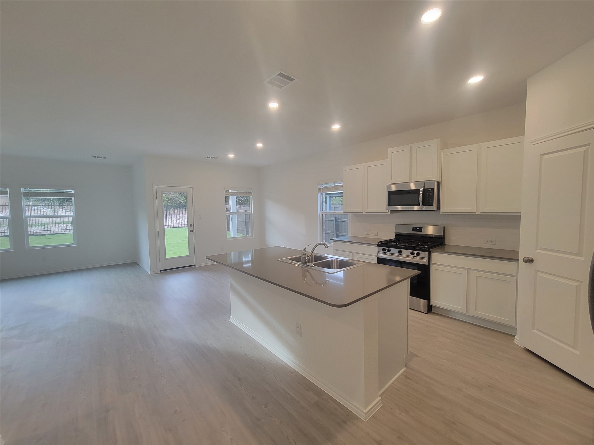 2013 Four Waters Loop Georgetown, TX 78628 - Photo 12 of 40