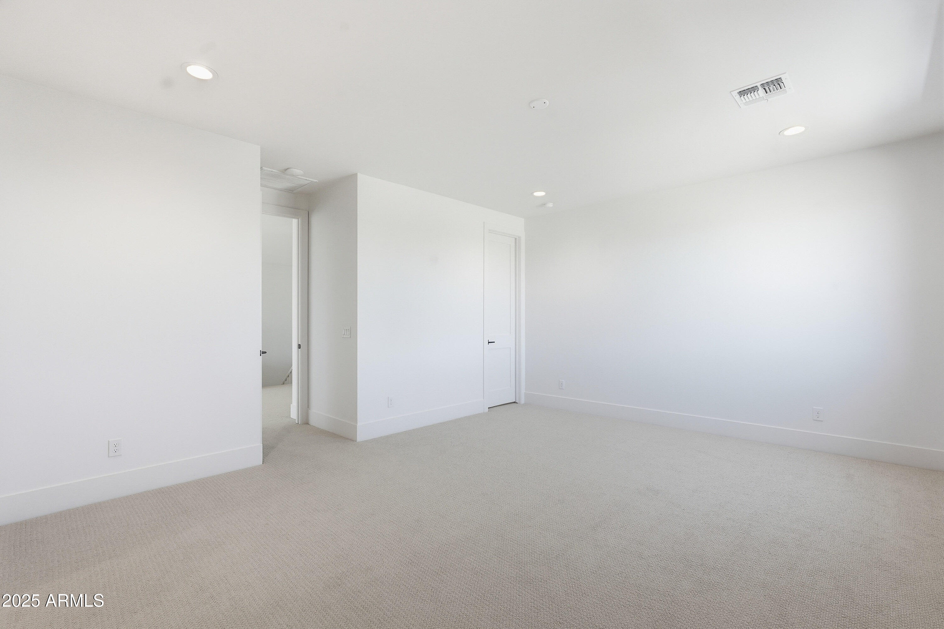 3326 South Stuart Court Gilbert, AZ 85297 - Photo 39 of 88 an empty room with an entryway