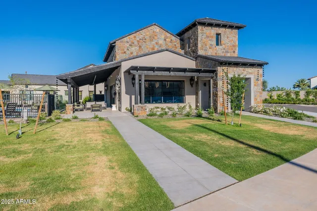 $1,688,000 | 3326 South Stuart Court, Gilbert, AZ 85297