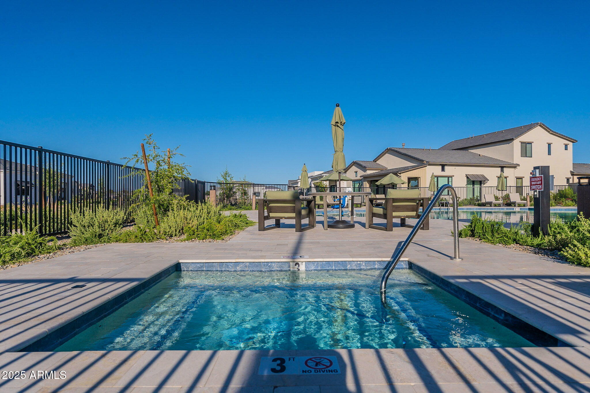 3326 South Stuart Court Gilbert, AZ 85297 - Photo 72 of 88 a view of a patio with a table and chairs