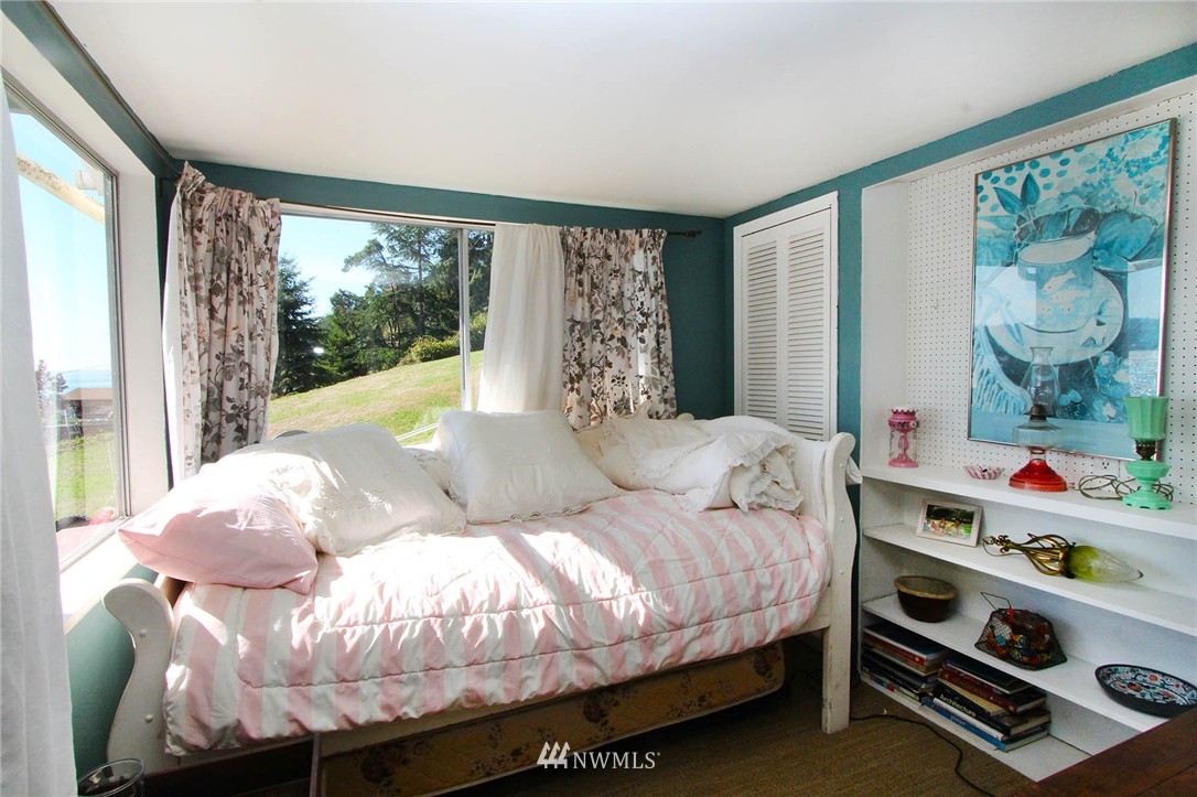 11635 Southwest Shawnee Road Vashon, WA 98070 - Photo 15 of 23