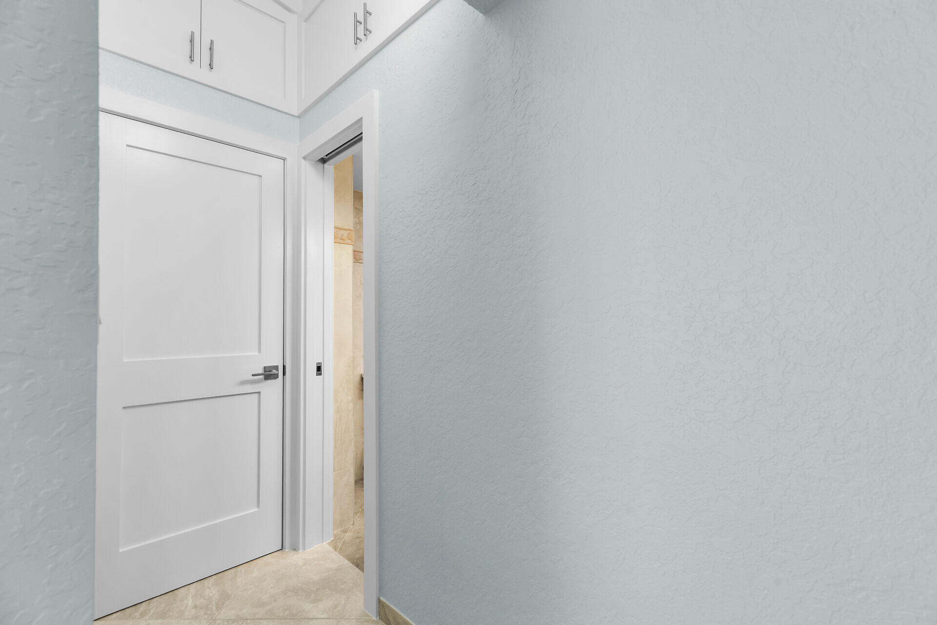 251 Azalea Street Tavernier, FL 33070 - Photo 33 of 58 Hallway with bathroom
