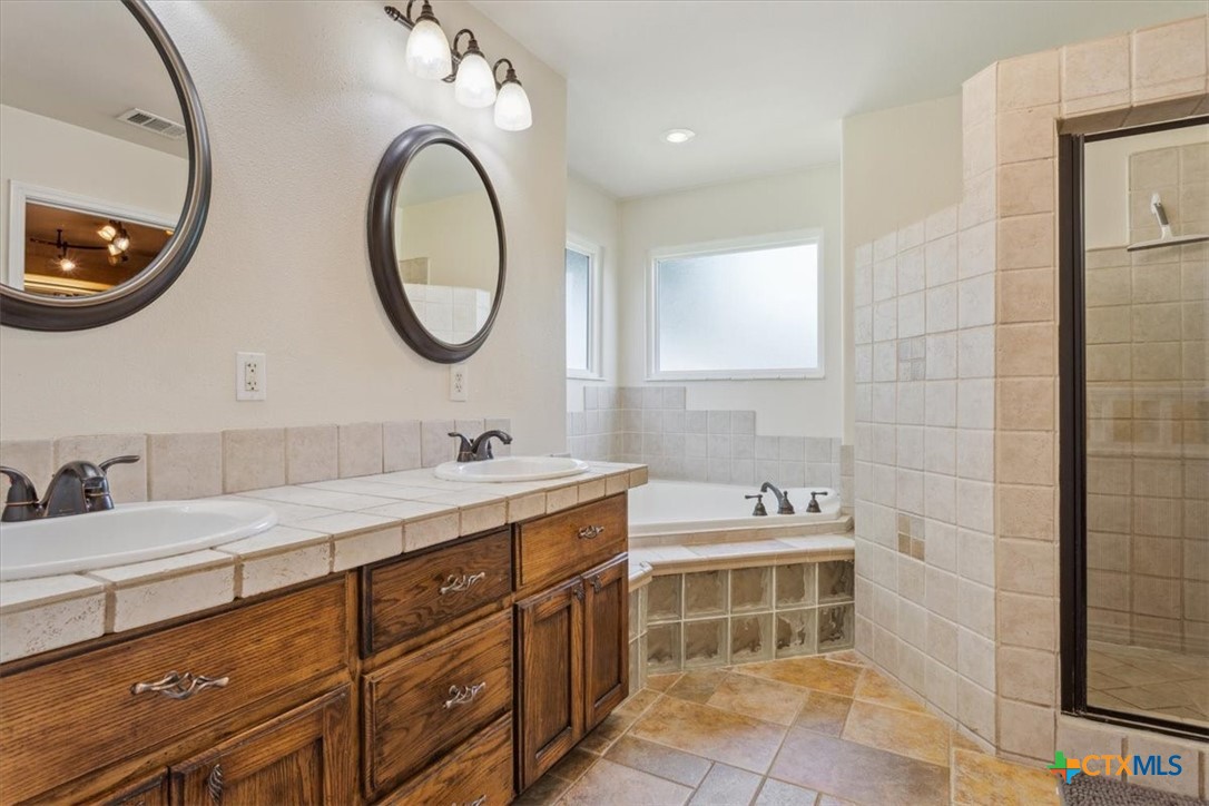 5306 Denmans Loop Belton, TX 76513 - Photo 17 of 46 Bathroom