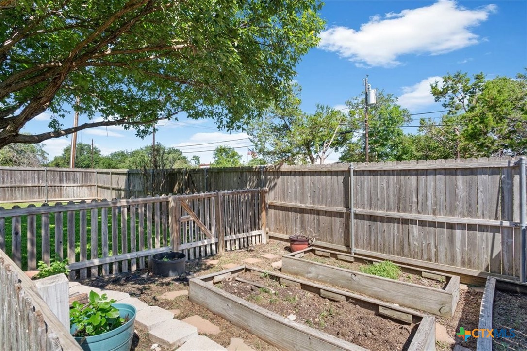 5306 Denmans Loop Belton, TX 76513 - Photo 46 of 46 a garden view with a seating space