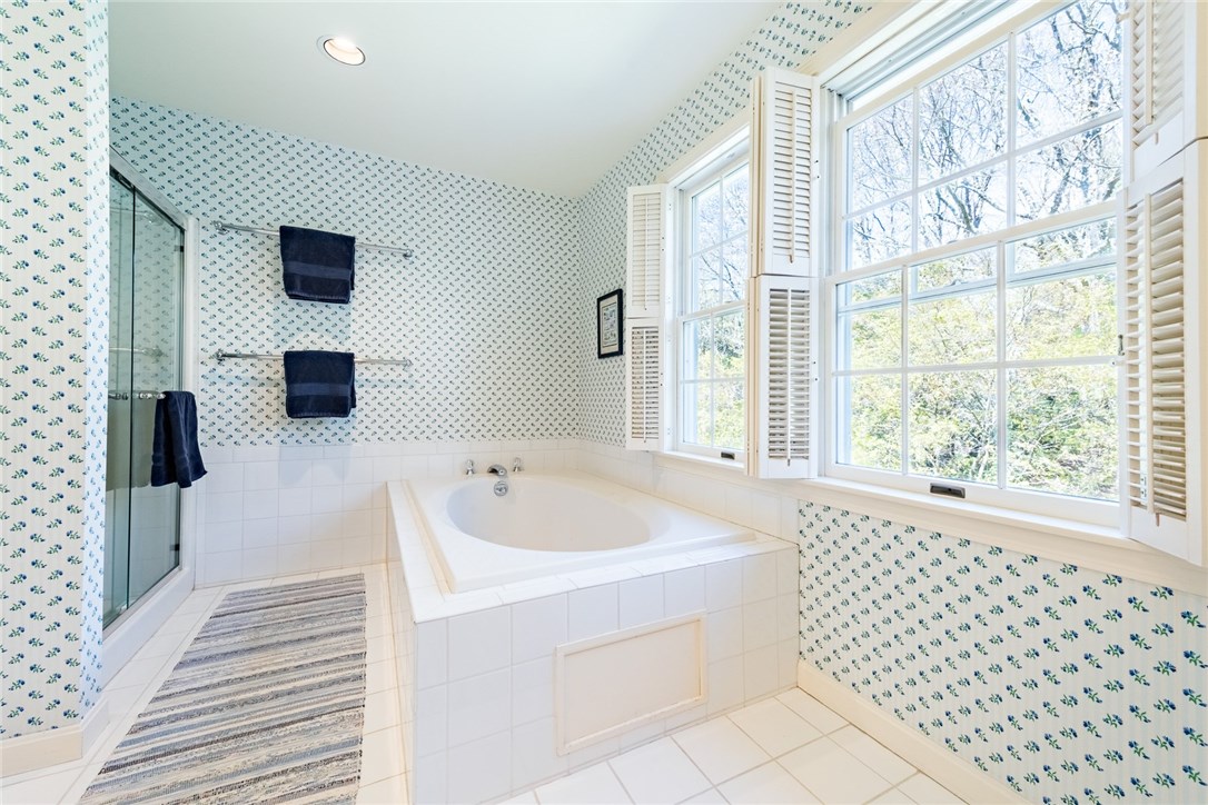 6 Ocean Rise Drive Westerly, RI 02891 - Photo 25 of 40 Master bath with whirlpool.