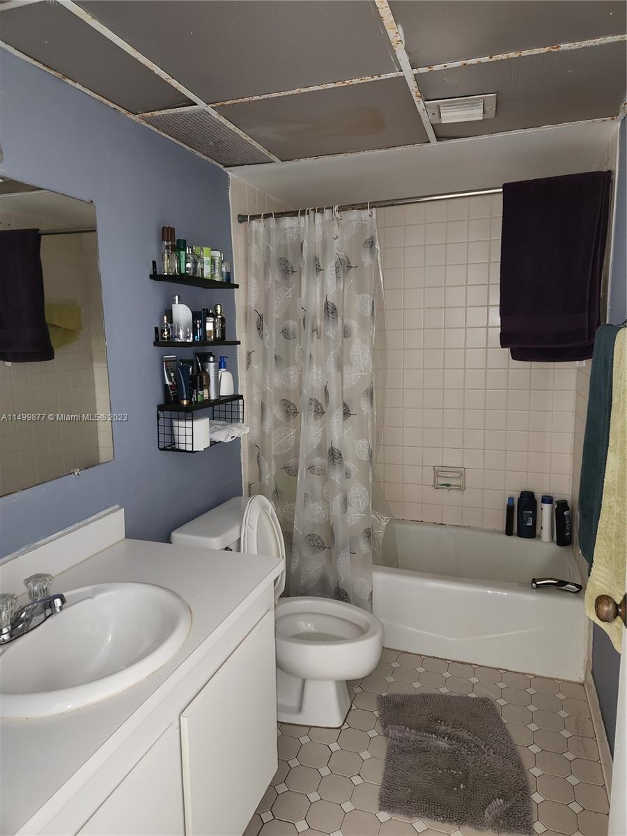 3601 Southwest 117th Avenue, Unit 9104 Miami, FL 33165 - Photo 9 of 9 a bathroom with a toilet a sink and bathtub