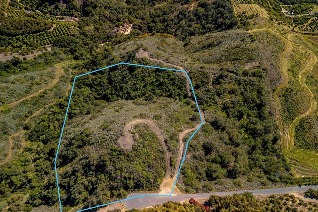 11 Calle Cresta Road Temecula, CA 92590 - Photo 5 of 16 a view of a dry yard with wooden fence