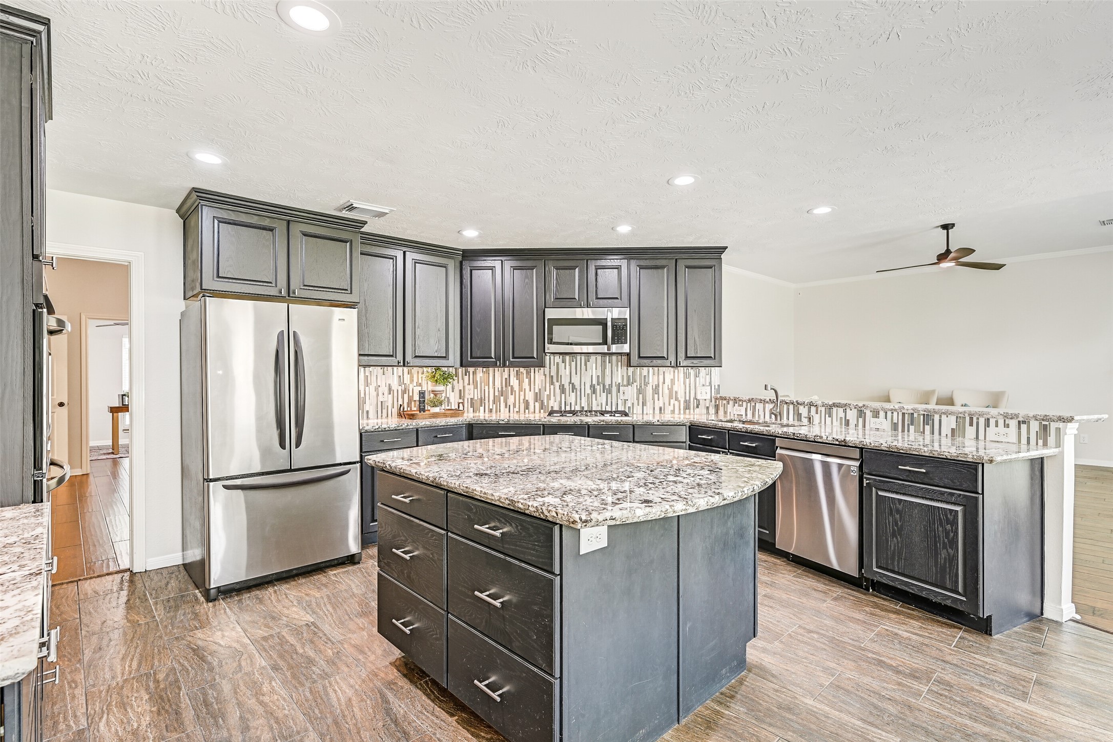 2015 Stonecrest Way Pearland, TX 77581 - Photo 15 of 26 a kitchen with a stove top oven and refrigerator