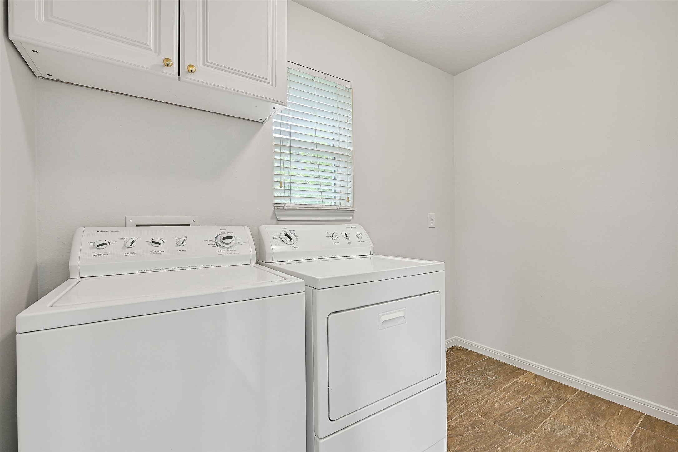 2015 Stonecrest Way Pearland, TX 77581 - Photo 19 of 26 a utility room with dryer and washer