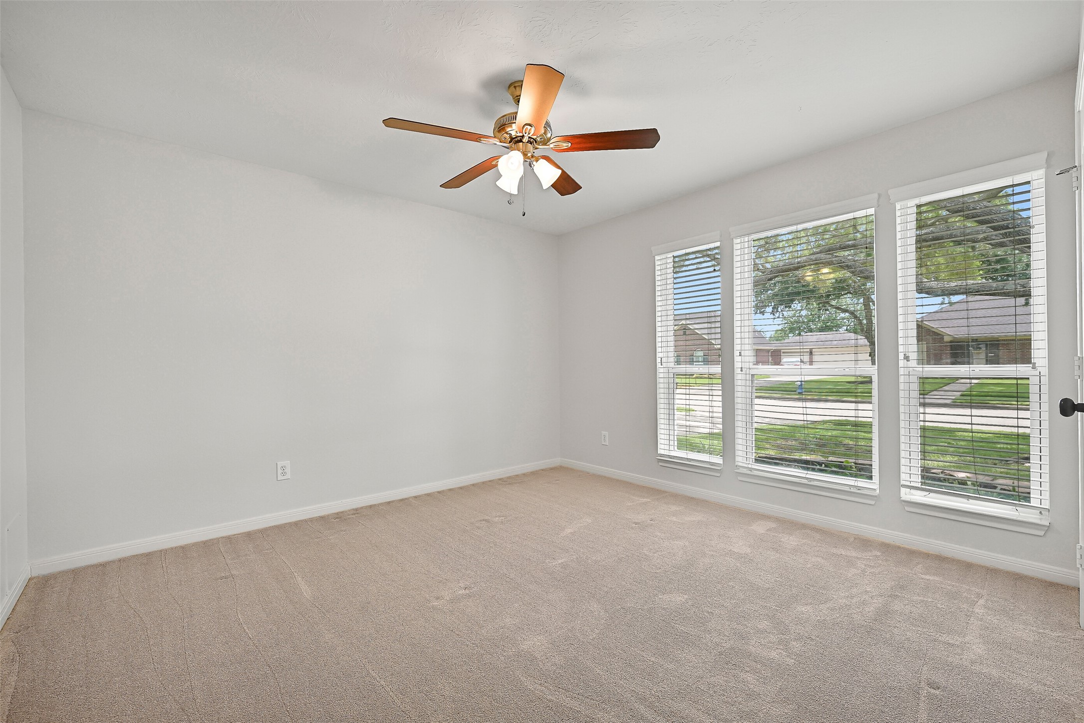 2015 Stonecrest Way Pearland, TX 77581 - Photo 25 of 26 a view of an empty room with a window