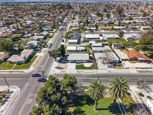 $459,900 | 695 South Santa Fe Street, Hemet, CA 92543