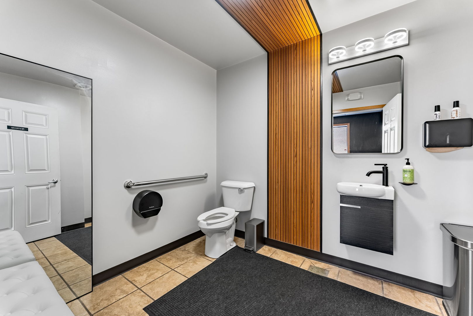 1207 East 4th Street Sterling, IL 61081 - Photo 7 of 21