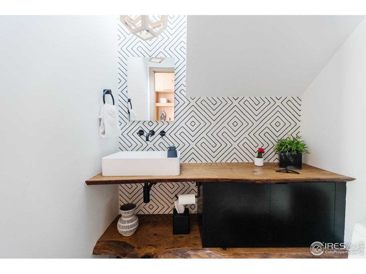 2600 West Prospect Road Fort Collins, CO 80526 - Photo 18 of 40 a room with a table and a potted plant