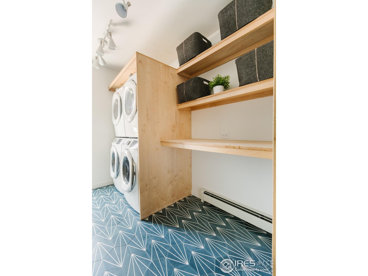 2600 West Prospect Road Fort Collins, CO 80526 - Photo 34 of 40 a view of a room with wooden floor