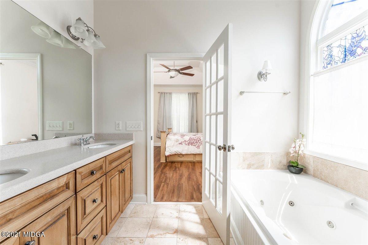 224 Carsons Walk Macon, GA 31206 - Photo 20 of 41 a bathroom with a tub sink and mirror