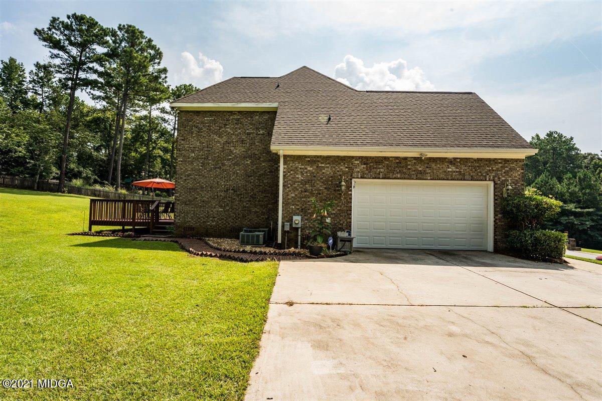 224 Carsons Walk Macon, GA 31206 - Photo 34 of 41 a front view of house with yard