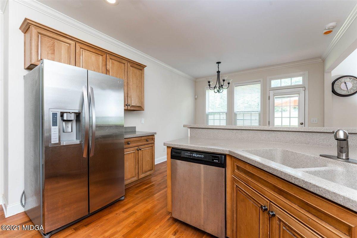 224 Carsons Walk Macon, GA 31206 - Photo 10 of 41 a kitchen with granite countertop a refrigerator and a sink