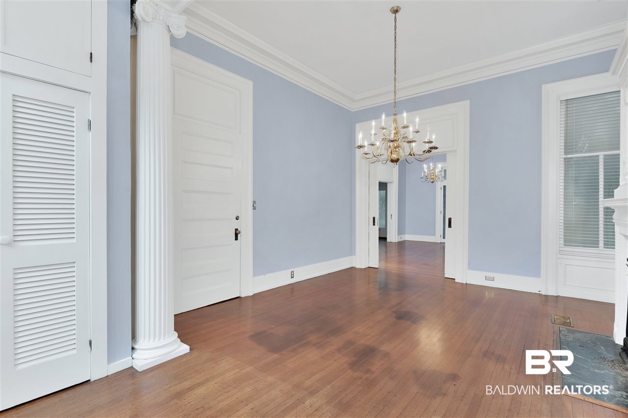 1108 Government Street Mobile, AL 36604 - Photo 8 of 49 Thick Crown Molding
