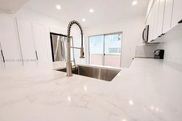 $3,950 | 937 Michigan Avenue, Unit 4, Miami Beach, FL 33139