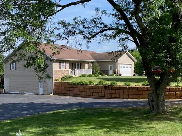 $400,000 | 9699 Il Route 84, Savanna, IL 61074