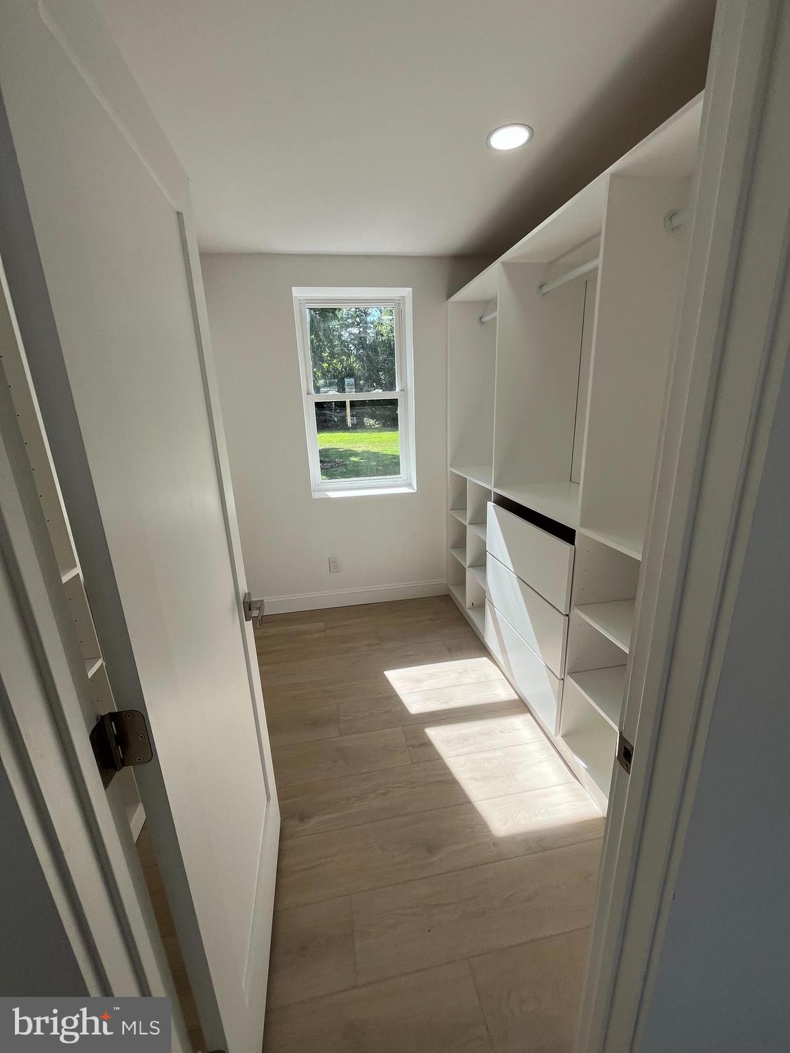 924 Bethlehem Pike Colmar, PA 18915 - Photo 19 of 34 Walk in Closet