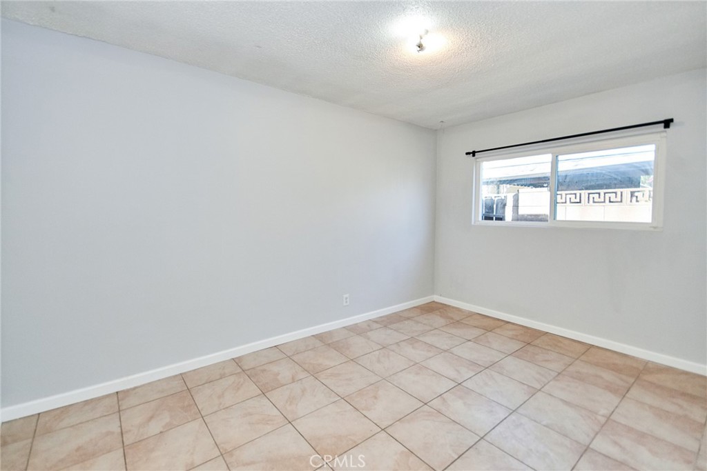 9510 1/2 Beverly Street Bellflower, CA 90706 - Photo 8 of 30 an empty room with windows