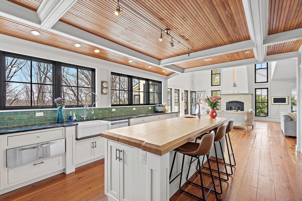 152 Partridge Lane Concord, MA 01742 - Photo 4 of 38