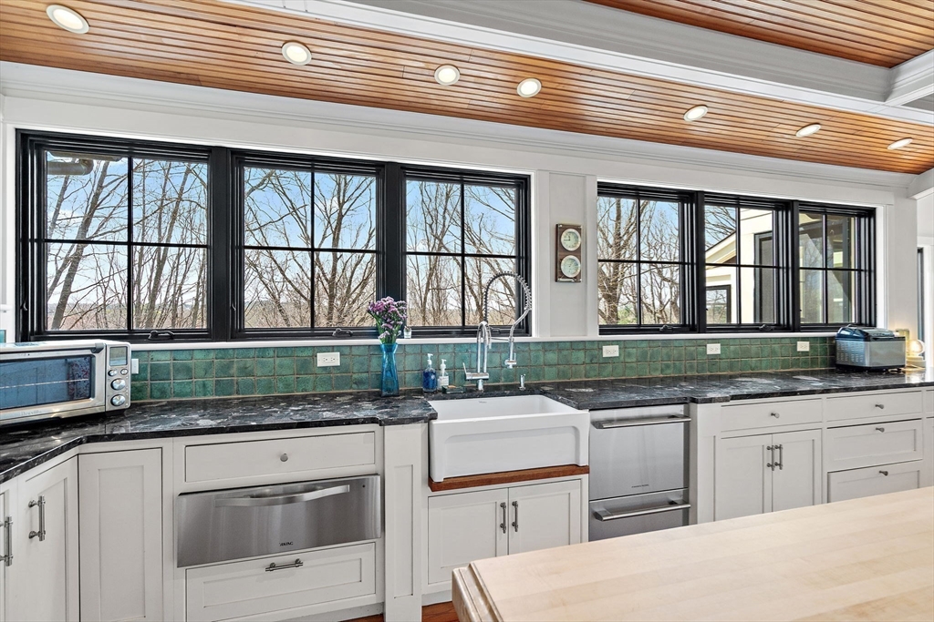 152 Partridge Lane Concord, MA 01742 - Photo 6 of 38