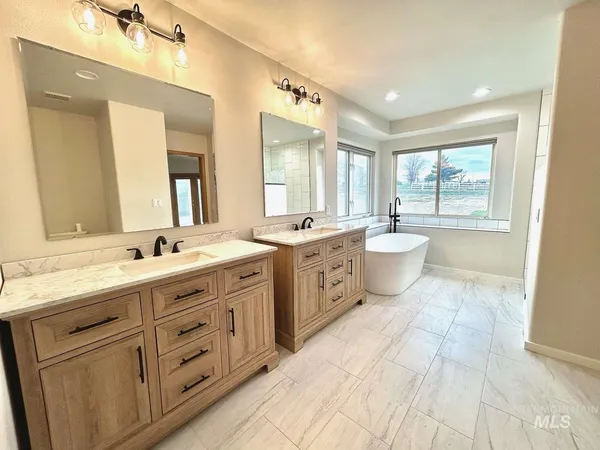 $850,000 | 6975 J & S Circle, Nampa, ID 83686