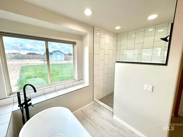 $850,000 | 6975 J & S Circle, Nampa, ID 83686