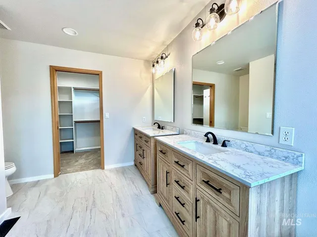 $850,000 | 6975 J & S Circle, Nampa, ID 83686