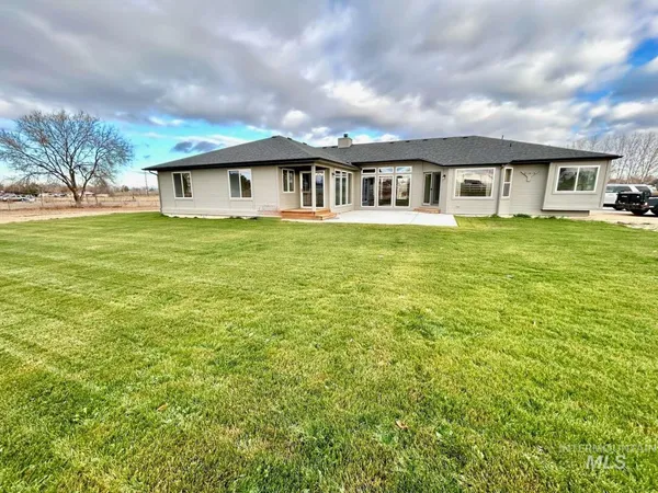 $850,000 | 6975 J & S Circle, Nampa, ID 83686