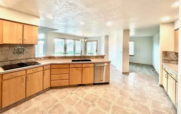 $850,000 | 6975 J & S Circle, Nampa, ID 83686