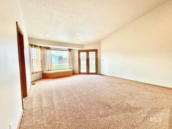 $850,000 | 6975 J & S Circle, Nampa, ID 83686