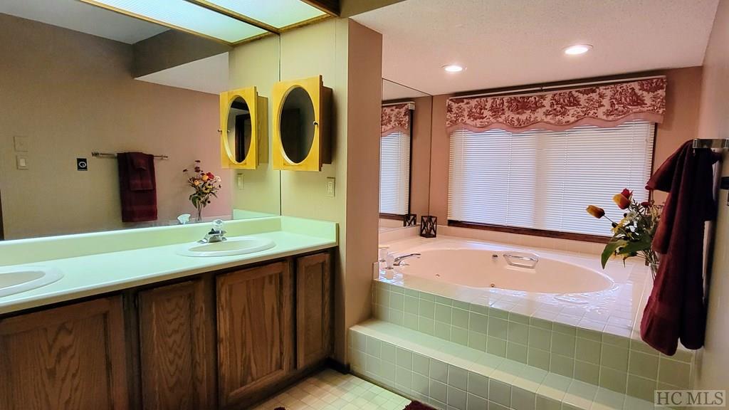 228 Emerald Ridge Road, Unit 58 Sapphire, NC 28774 - Photo 13 of 27 Gallery Image 13